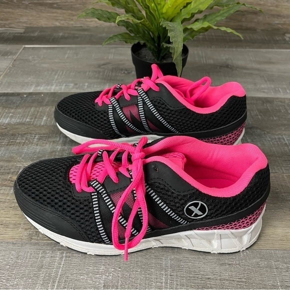 Xersion Runamatic Mesh Black and Pink Youth Running Shoe SizeYouth 5 Women Sz 7 - Picture 2 of 9
